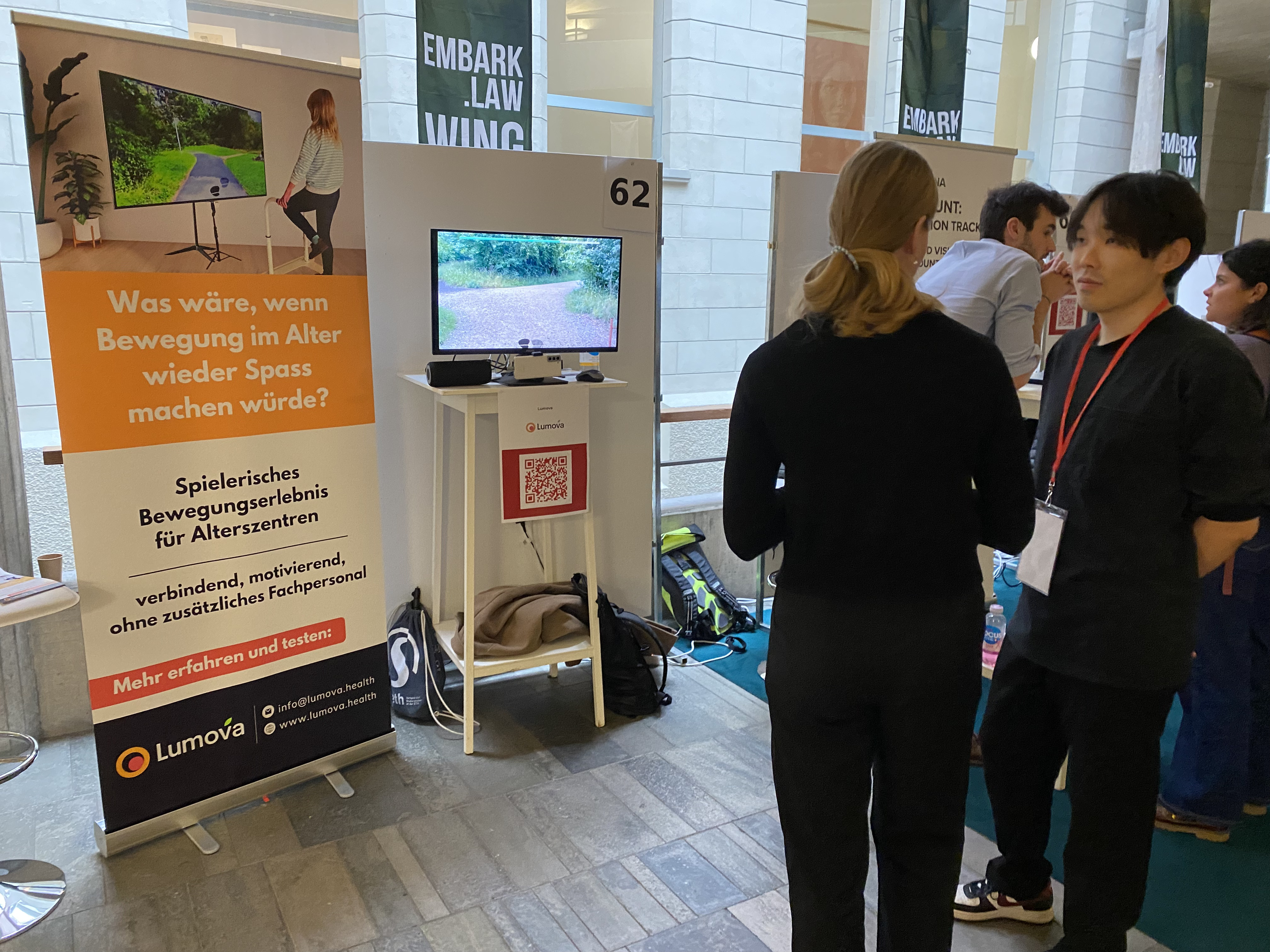 Movoya-Stand am Launch-Event des ETH Entrepreneur Club mit Demo-Station und Besucherinnen und Besuchern